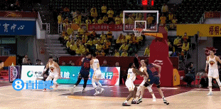 你咋看？洛夫顿戳裁判脸停1场罚5万 此前赵睿冲撞裁判停5场罚10万