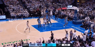 苦苦支撑！巴格利后场超远三分压哨洞穿篮心 单节6中6独得13分