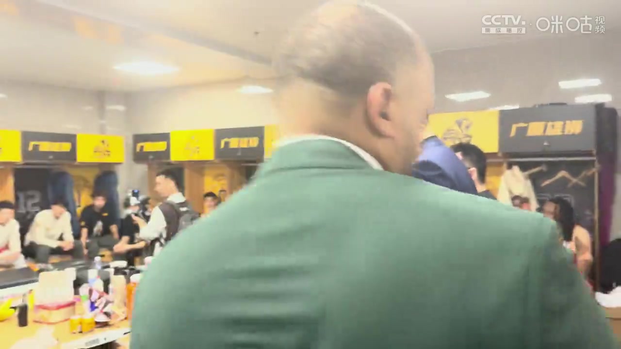 好好休息备战半决赛！王博更衣室喊话：大家都很好完成了赛前安排