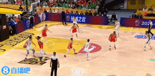 越老越妖！韩德君低位单打吸引包夹 击地妙传韦伯轻松上空篮！