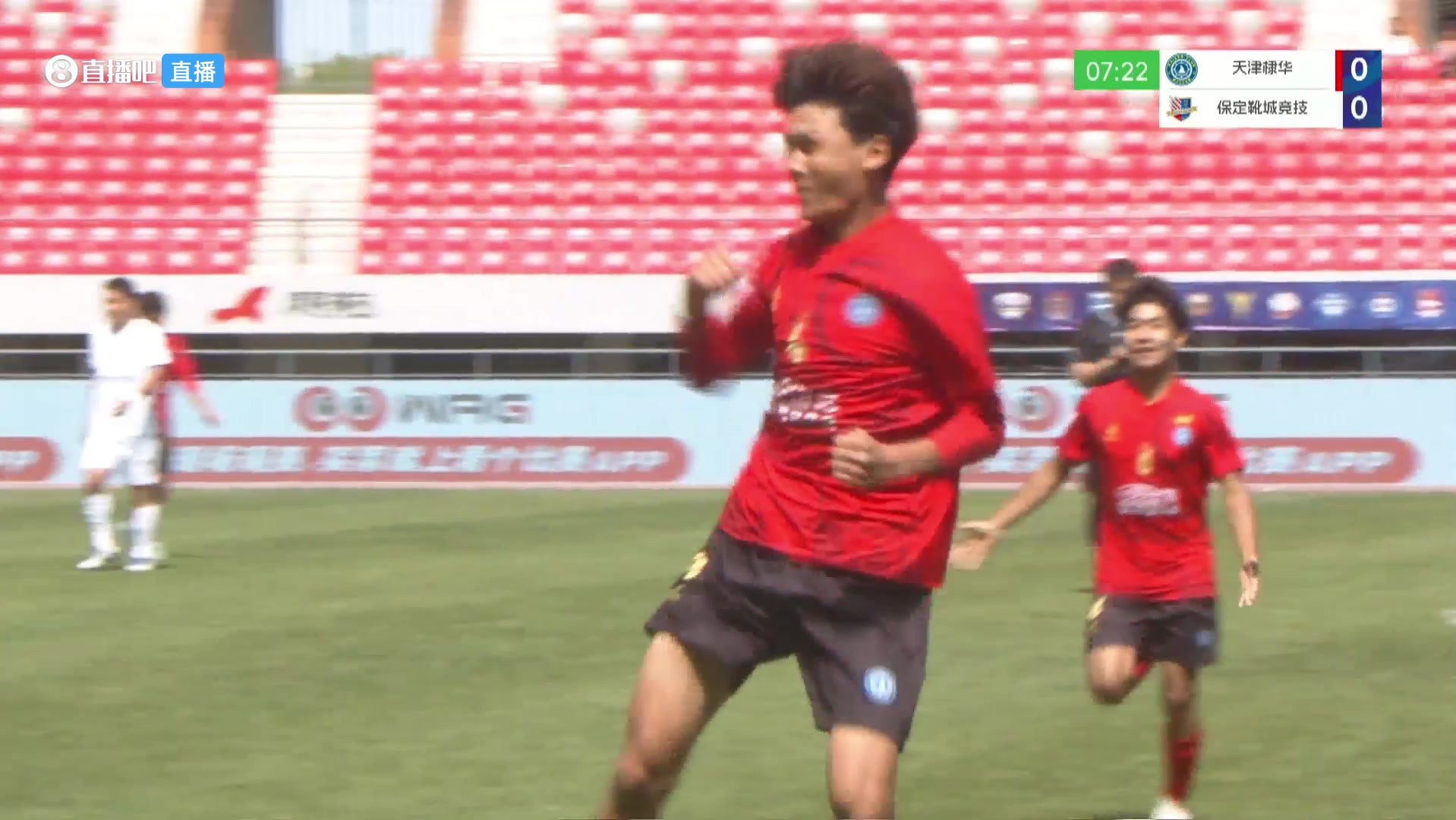 天外飞仙🤩中冠赛场惊现中圈不停球吊射，复刻斯坦科维奇神仙球