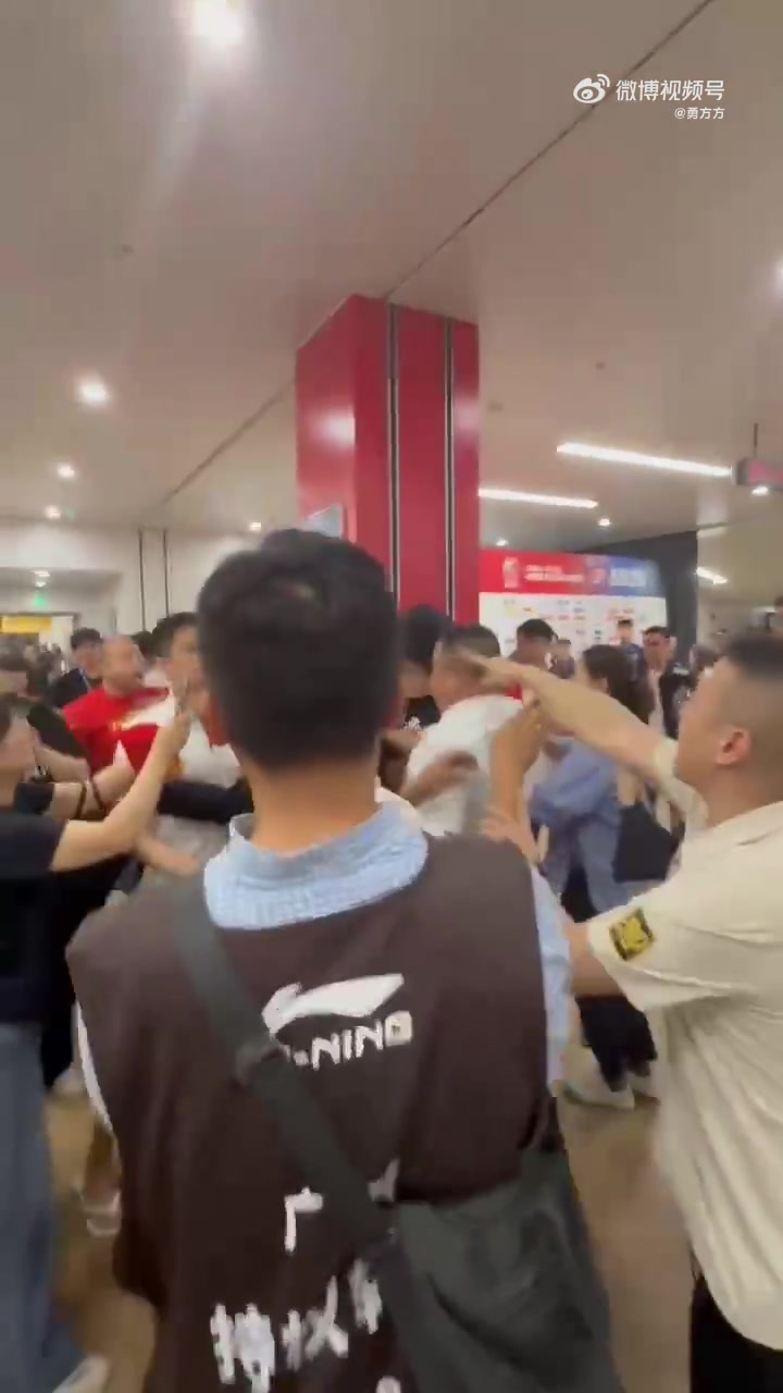 媒体人：广厦赛区让球迷、球队、记者混在一起 这是重大安全隐患